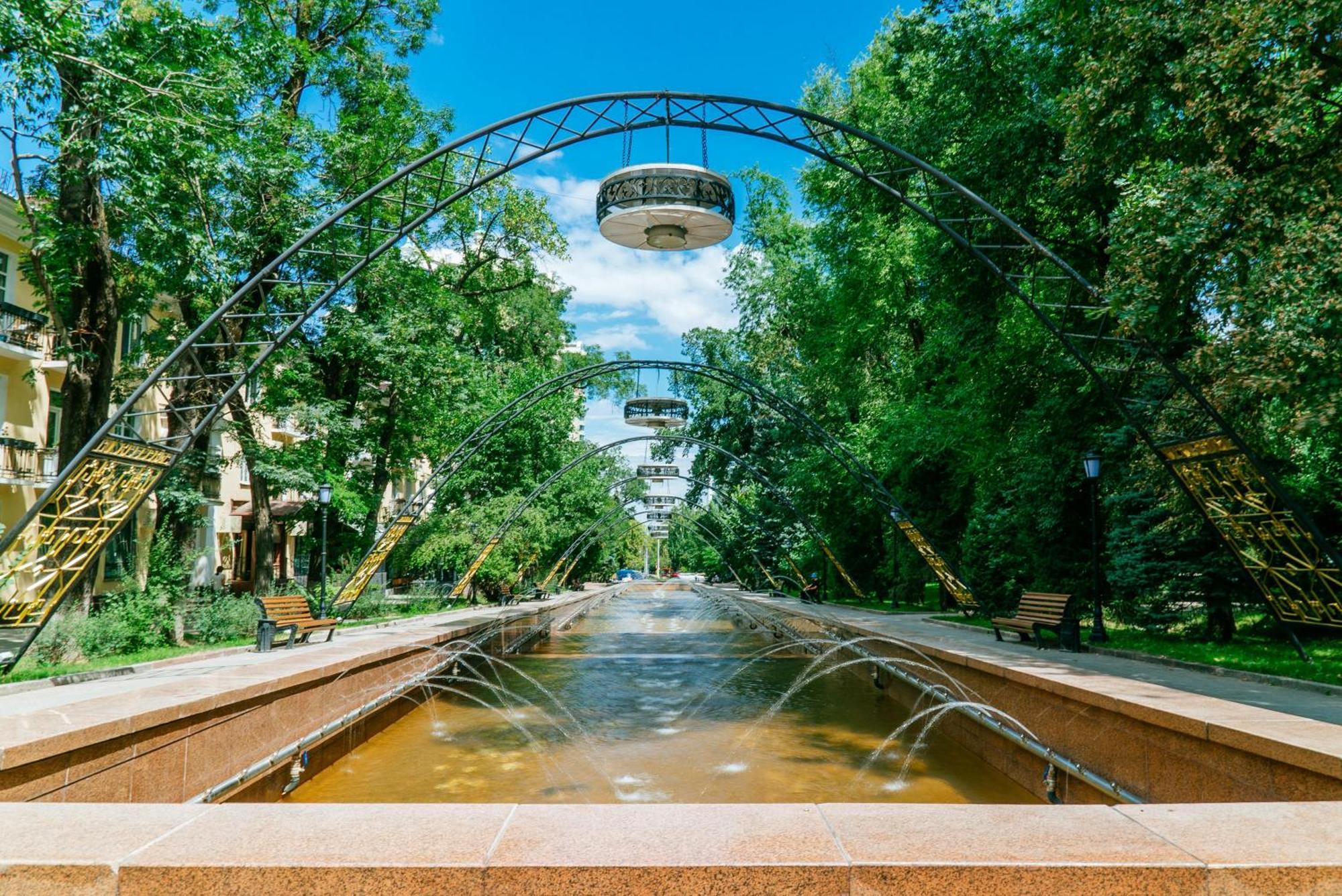 Nadezhda Apartments On Kabanbay Batyr 122 Almaty Ngoại thất bức ảnh